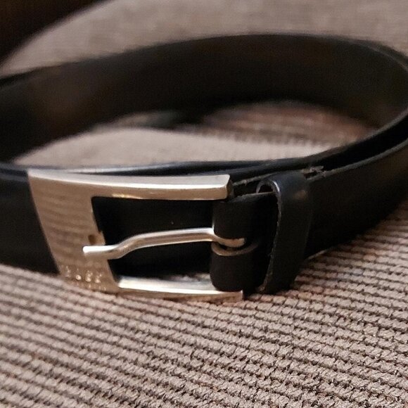 Hugo Boss Black Leather Belt Sleek Minimalist | Designer Menswear Classic Formal - Picture 1 of 6